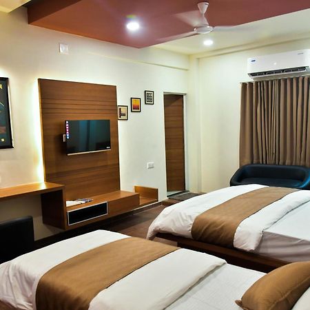 Hotel Ashooka Inn Gandhinagar Buitenkant foto
