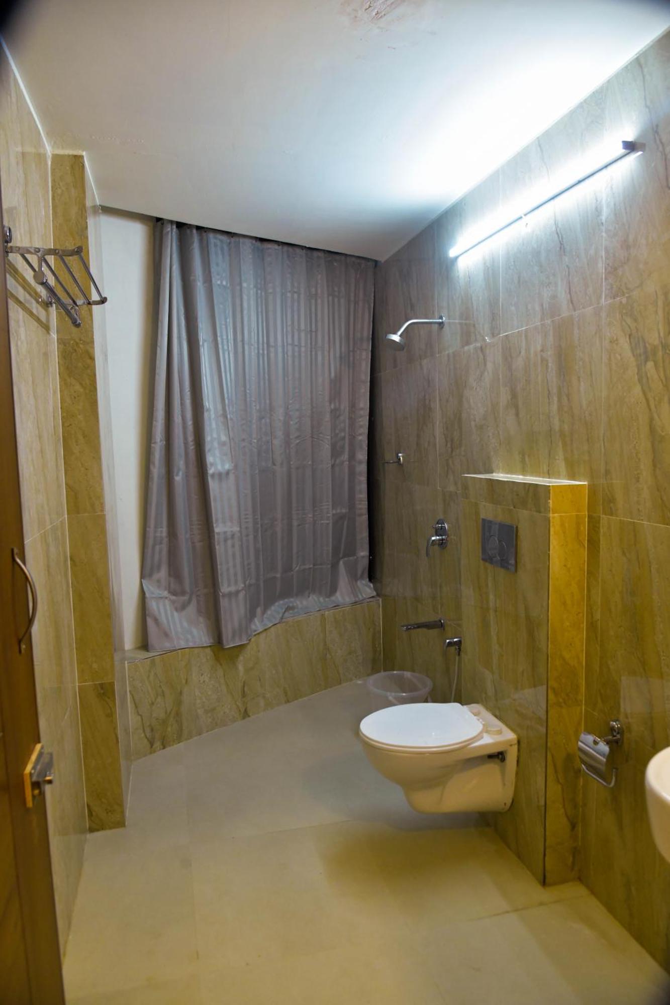 Hotel Ashooka Inn Gandhinagar Buitenkant foto