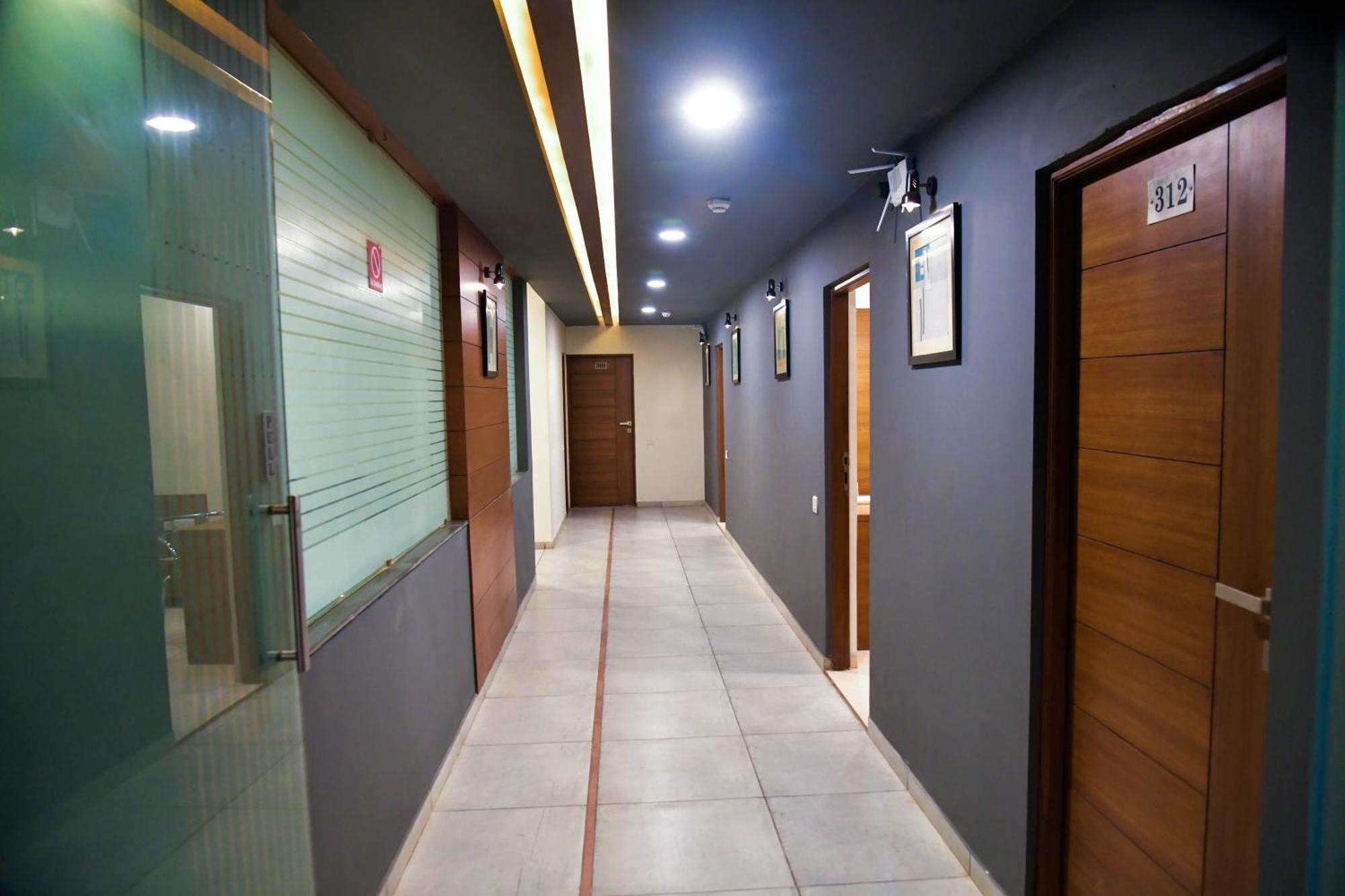 Hotel Ashooka Inn Gandhinagar Buitenkant foto