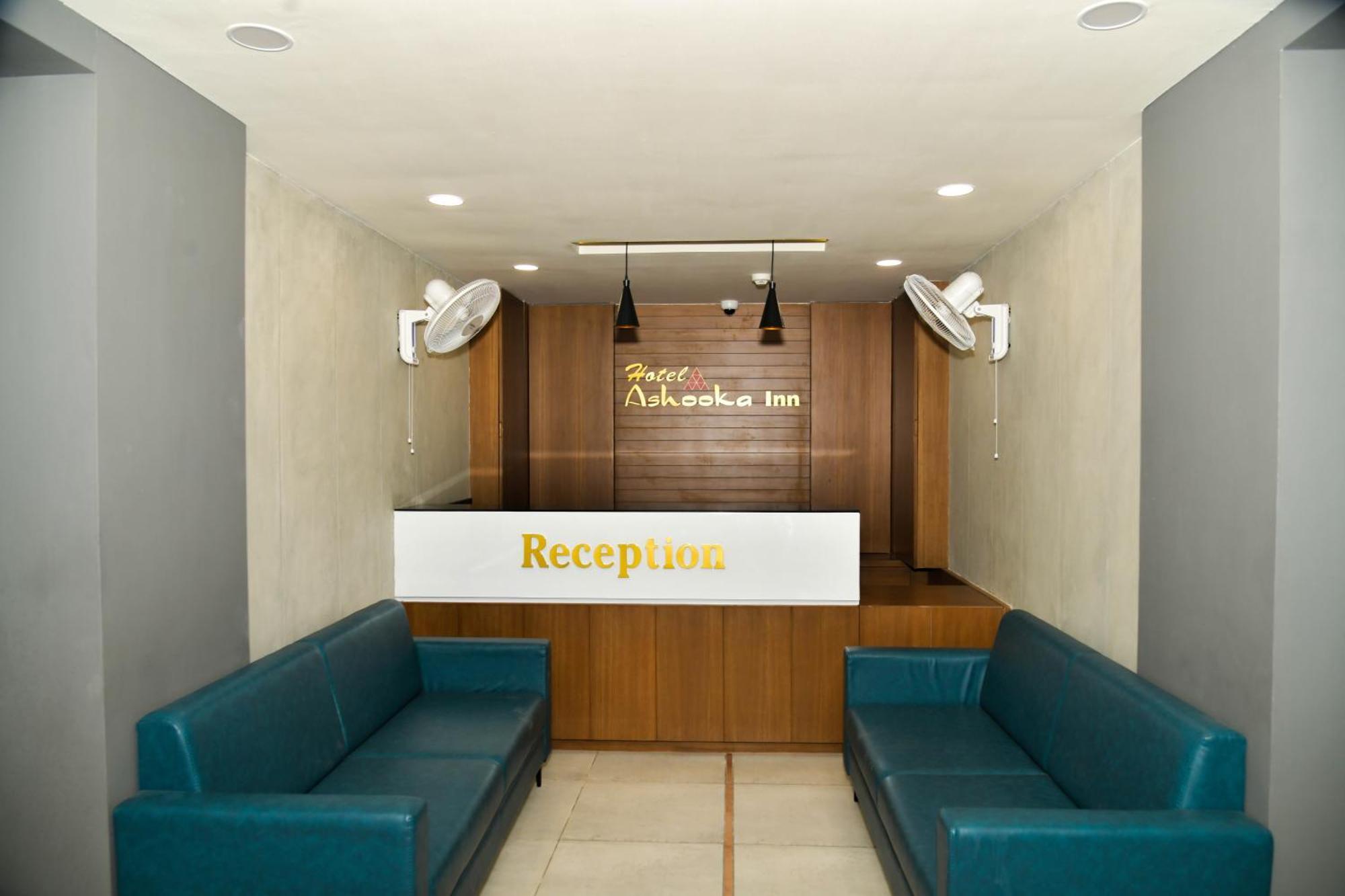 Hotel Ashooka Inn Gandhinagar Buitenkant foto