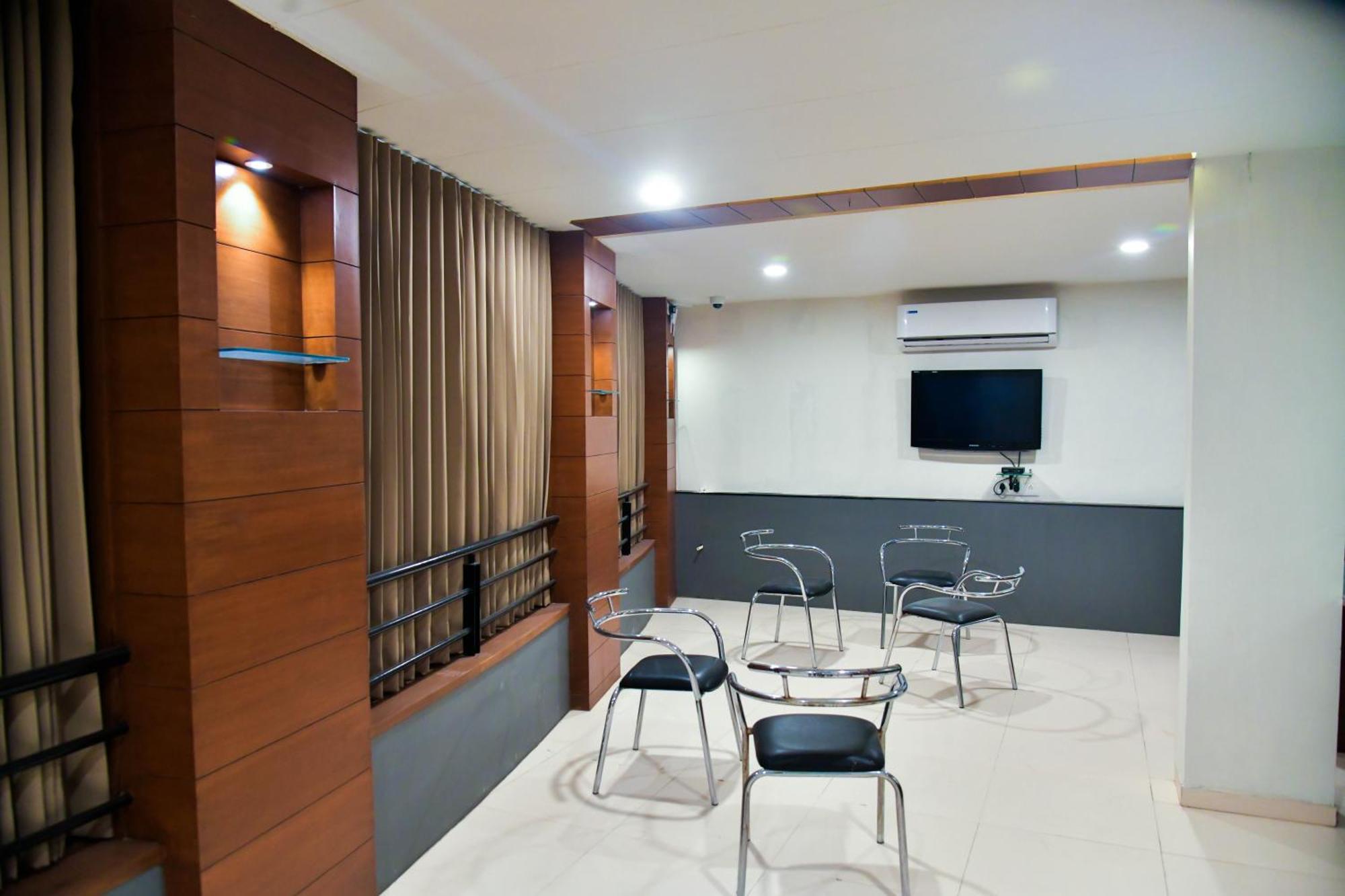 Hotel Ashooka Inn Gandhinagar Buitenkant foto