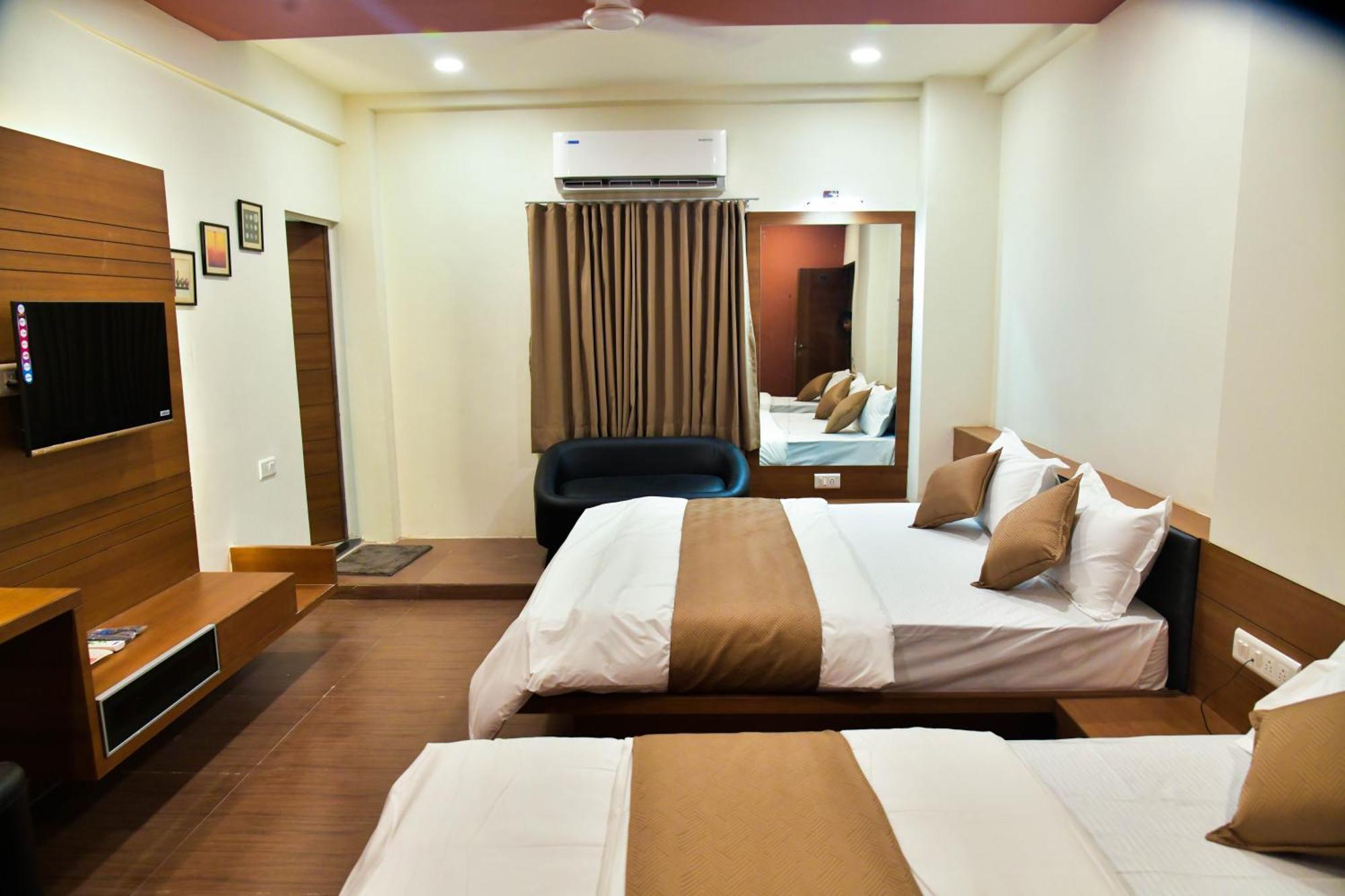Hotel Ashooka Inn Gandhinagar Buitenkant foto