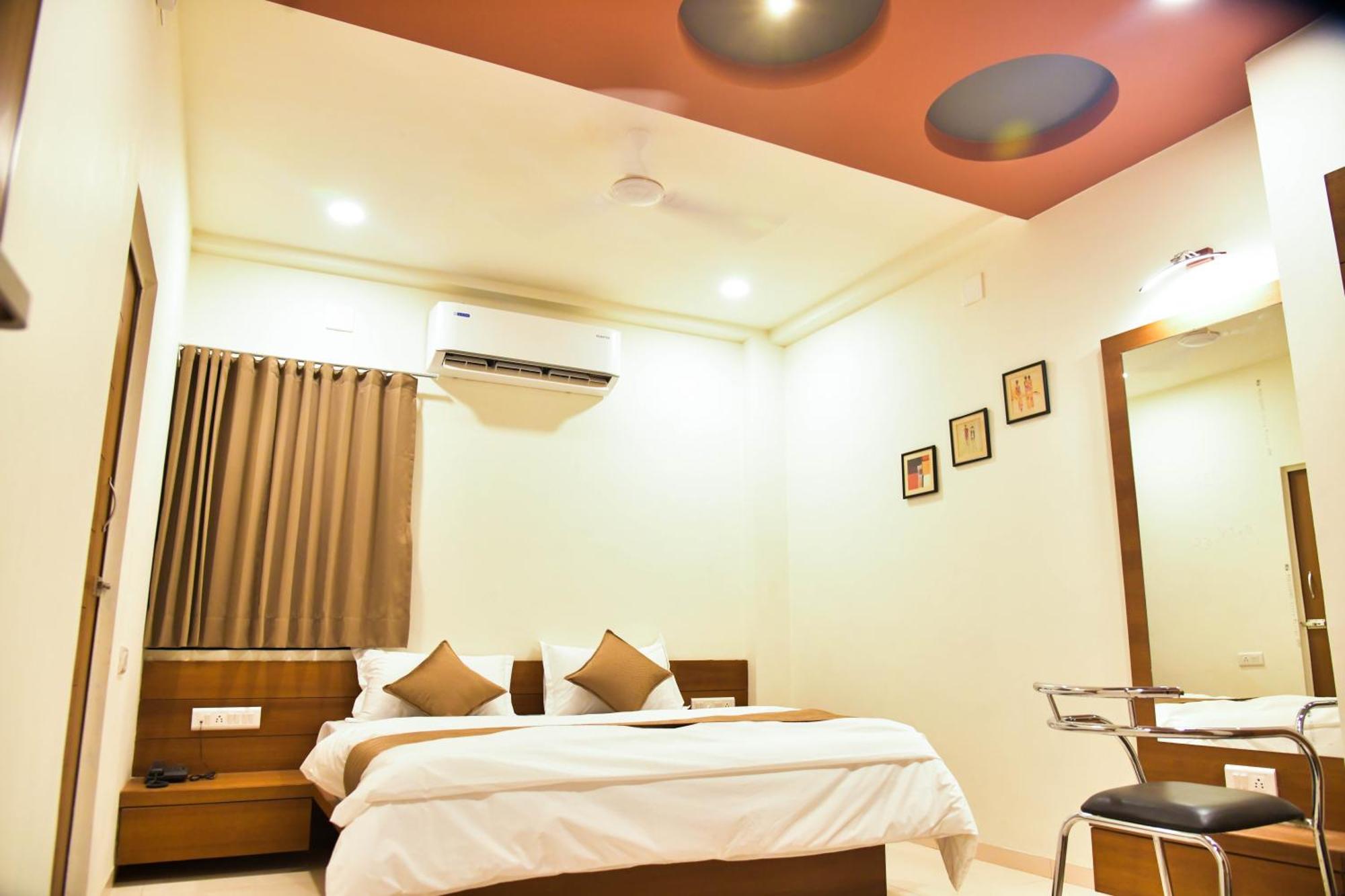 Hotel Ashooka Inn Gandhinagar Buitenkant foto