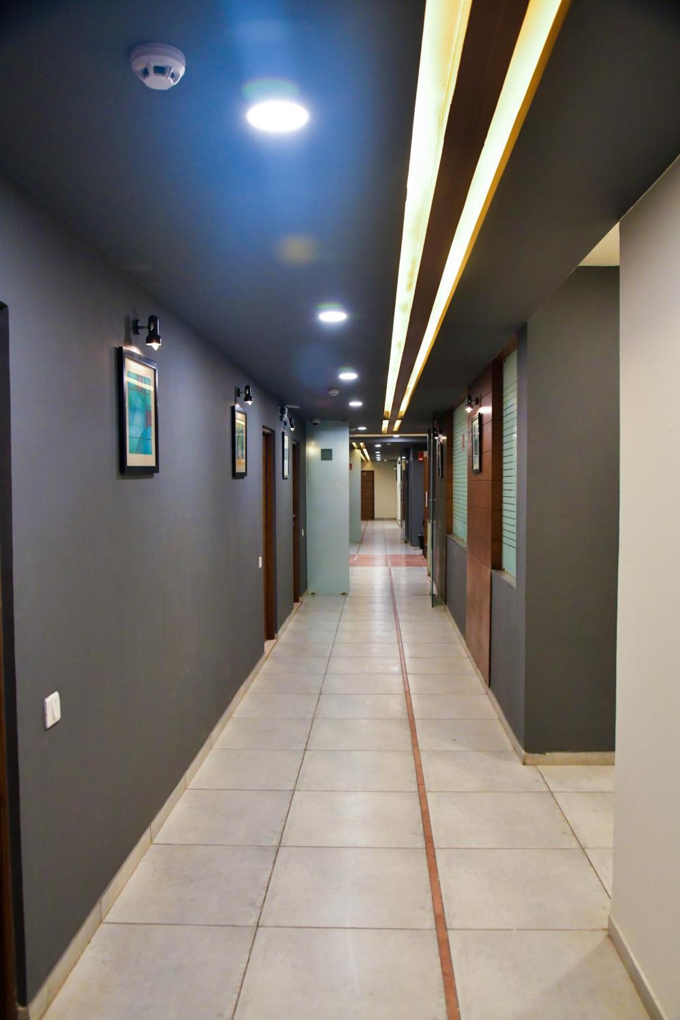 Hotel Ashooka Inn Gandhinagar Buitenkant foto