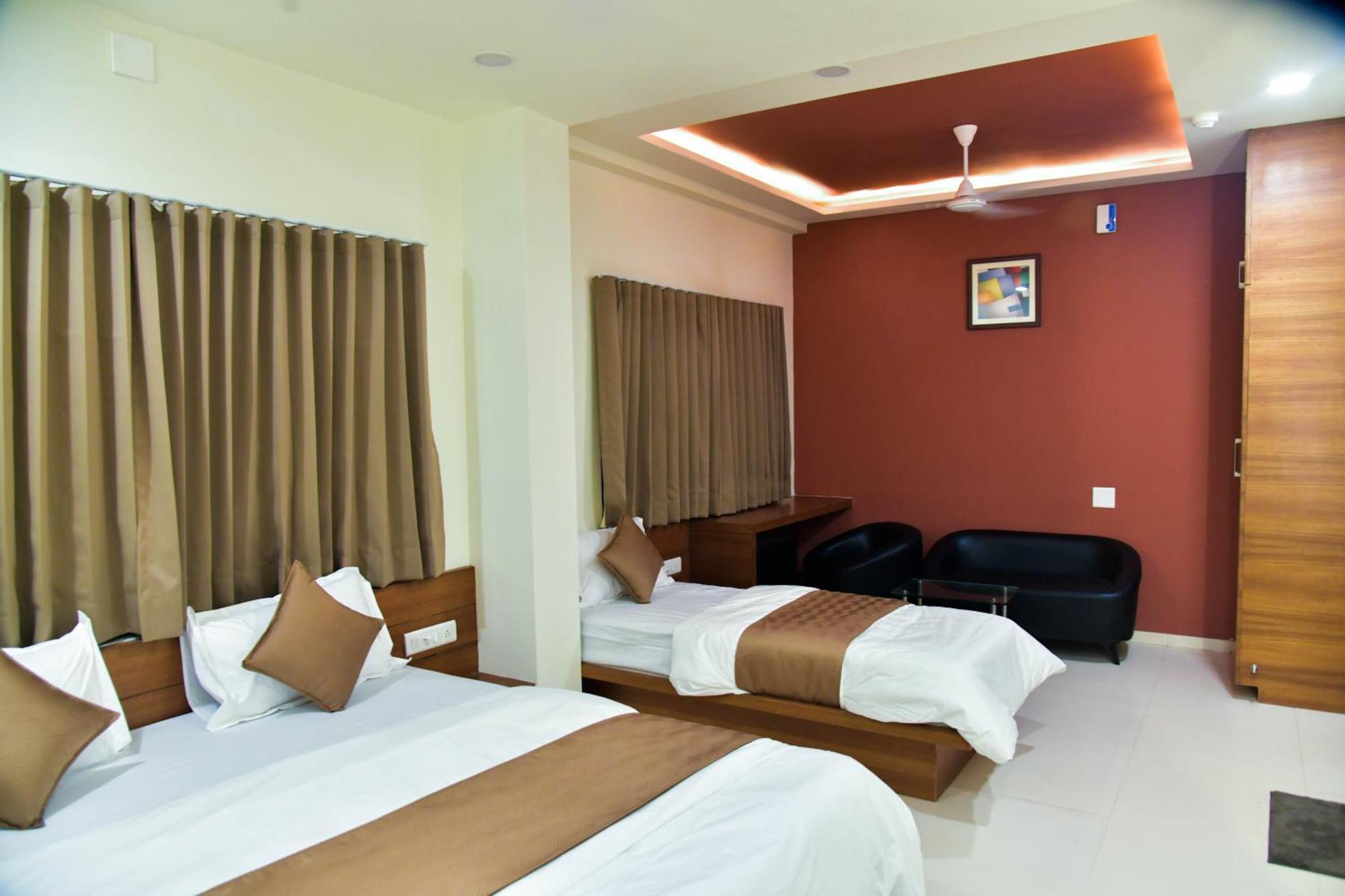 Hotel Ashooka Inn Gandhinagar Buitenkant foto