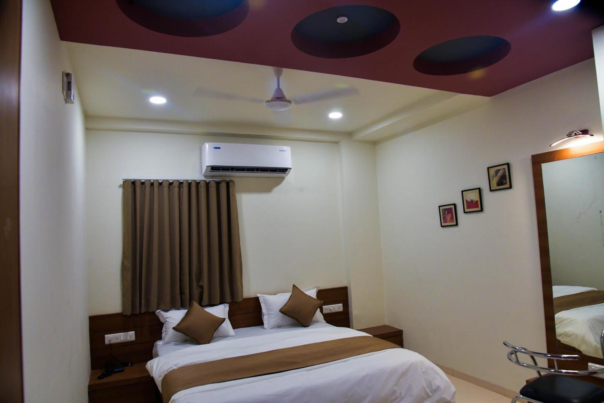 Hotel Ashooka Inn Gandhinagar Buitenkant foto