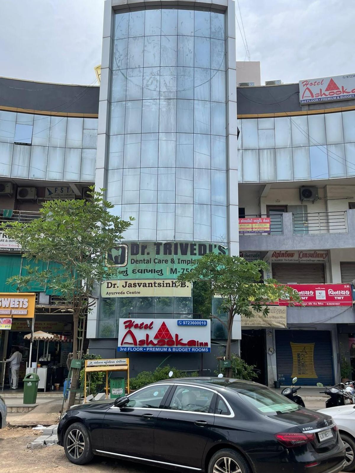 Hotel Ashooka Inn Gandhinagar Buitenkant foto