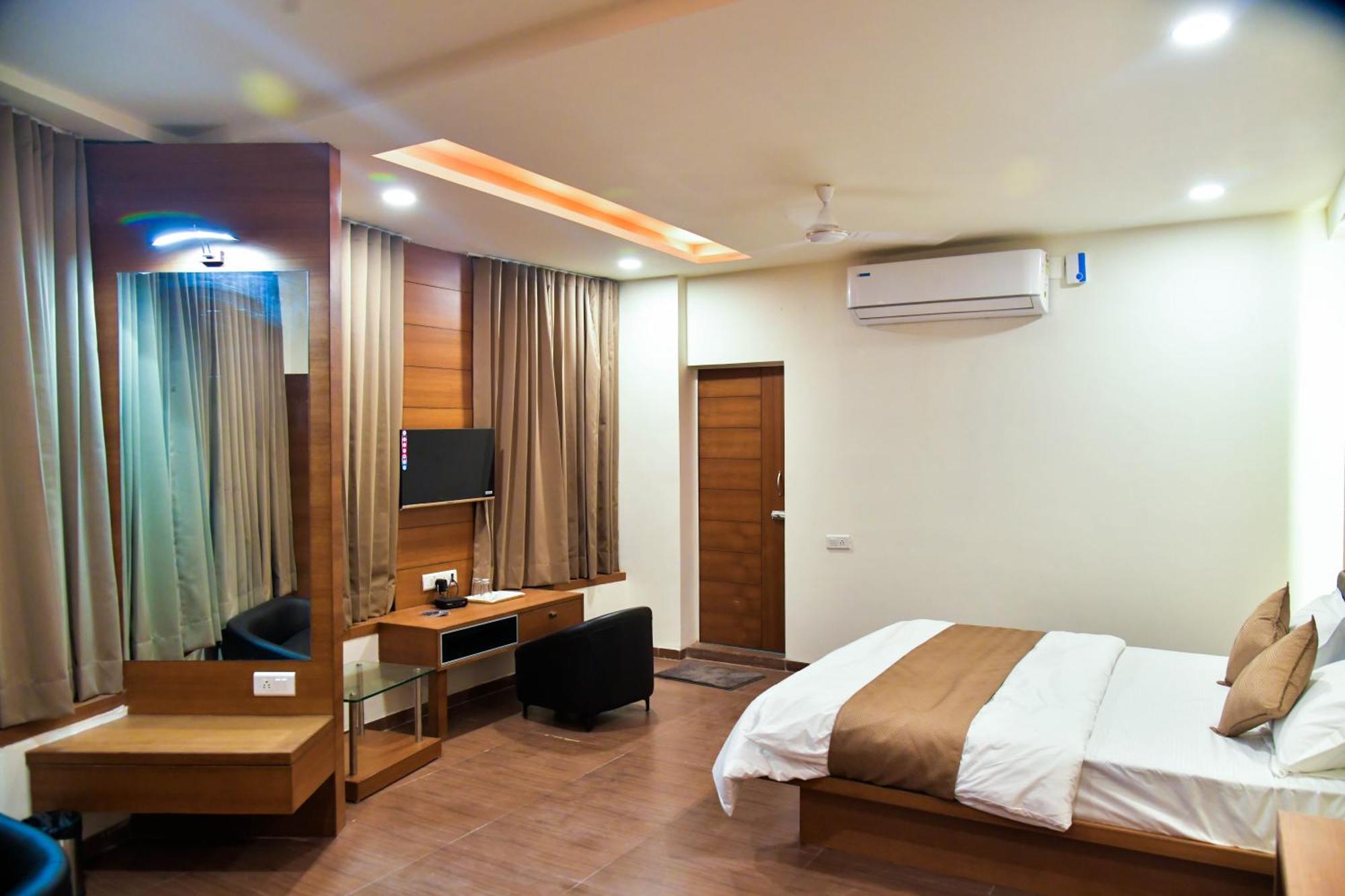 Hotel Ashooka Inn Gandhinagar Buitenkant foto