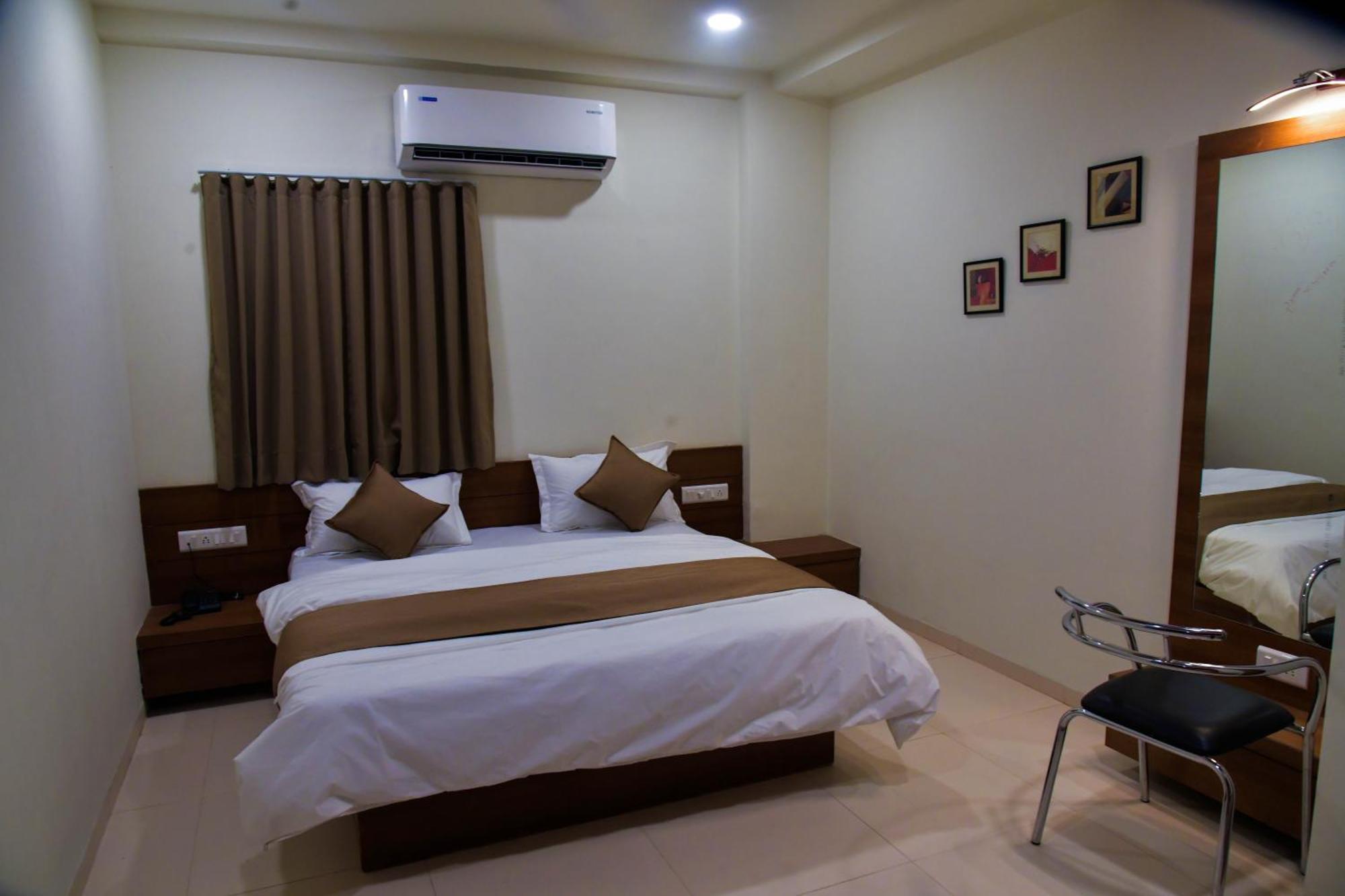 Hotel Ashooka Inn Gandhinagar Buitenkant foto