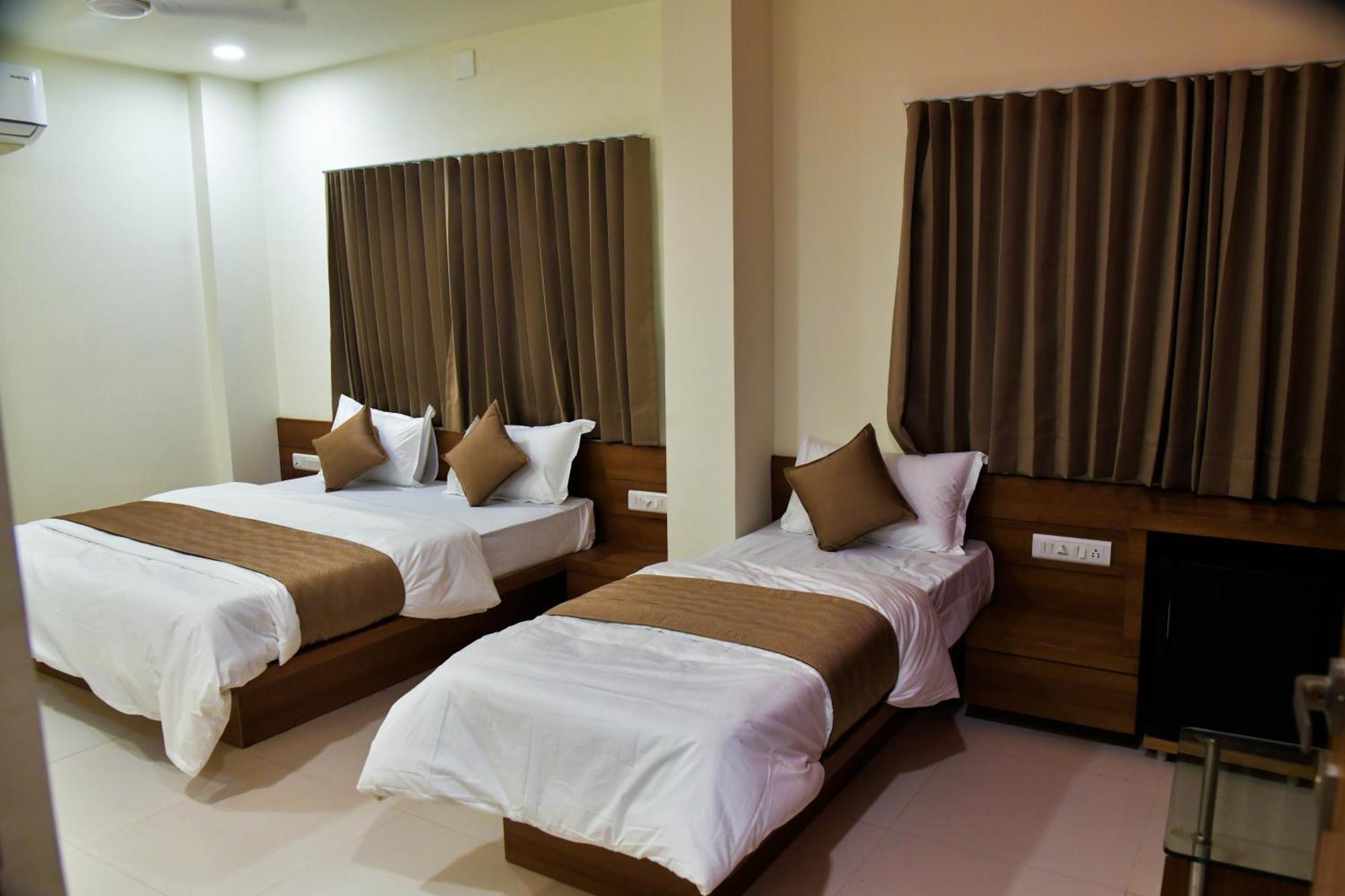 Hotel Ashooka Inn Gandhinagar Buitenkant foto