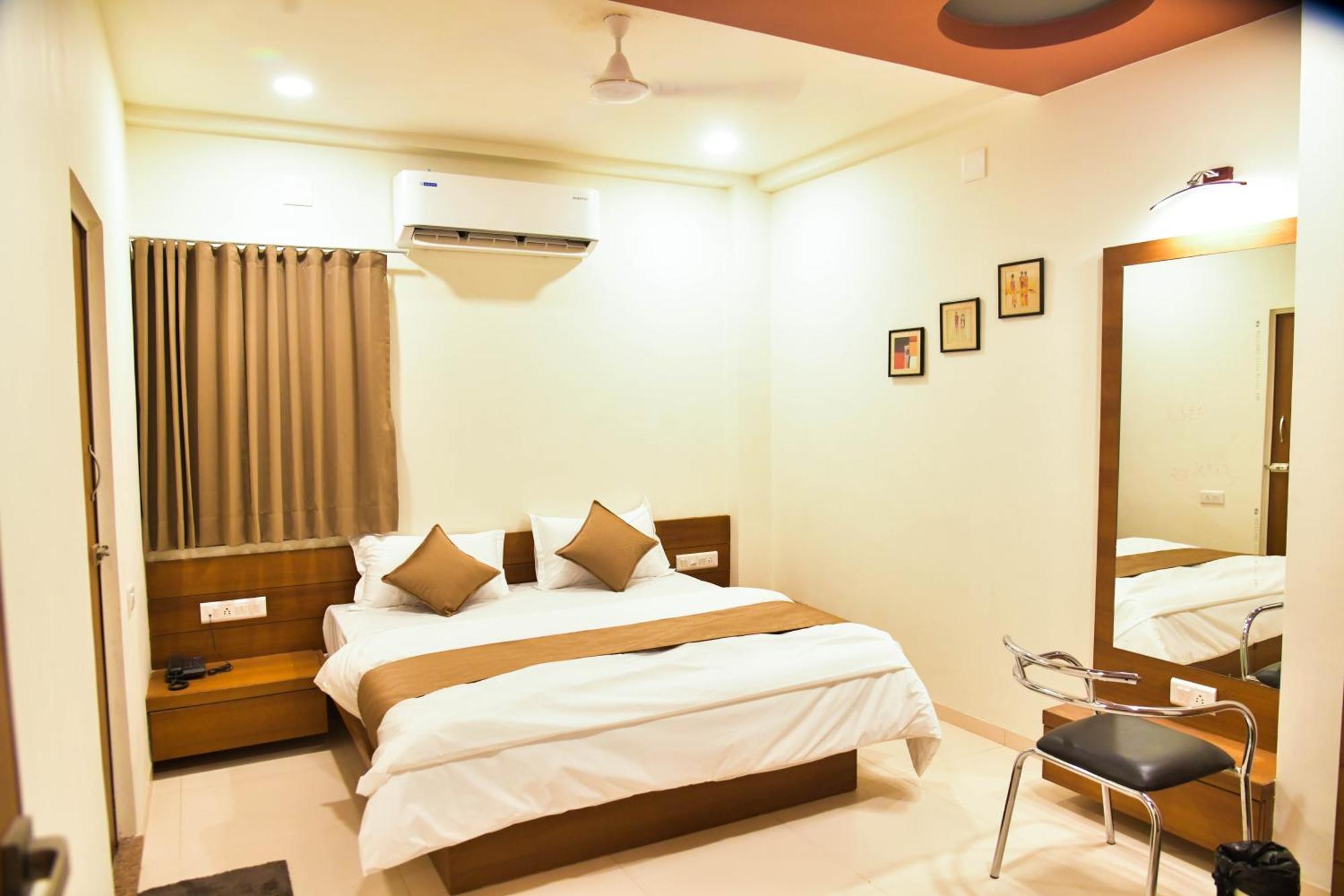 Hotel Ashooka Inn Gandhinagar Buitenkant foto