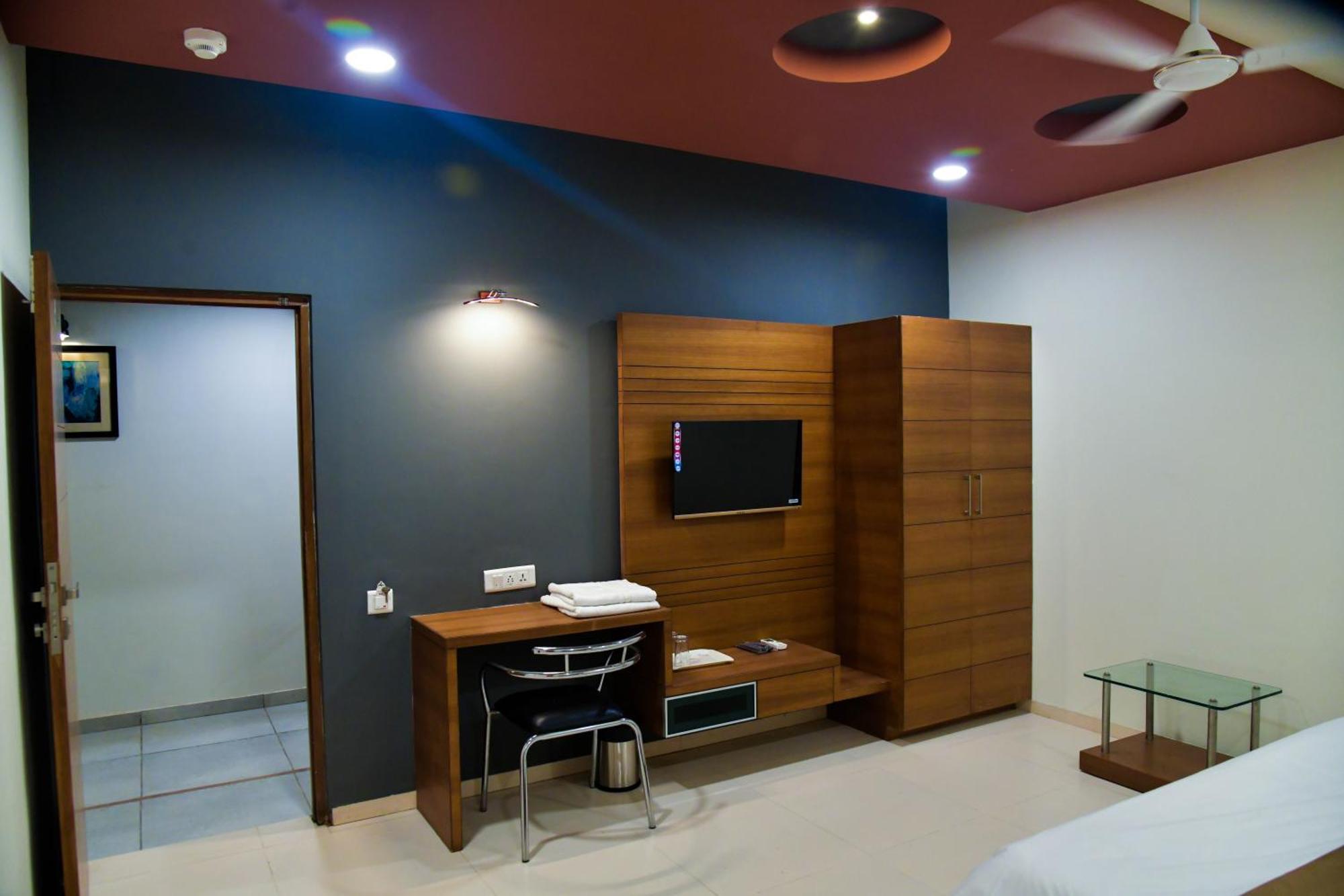 Hotel Ashooka Inn Gandhinagar Buitenkant foto