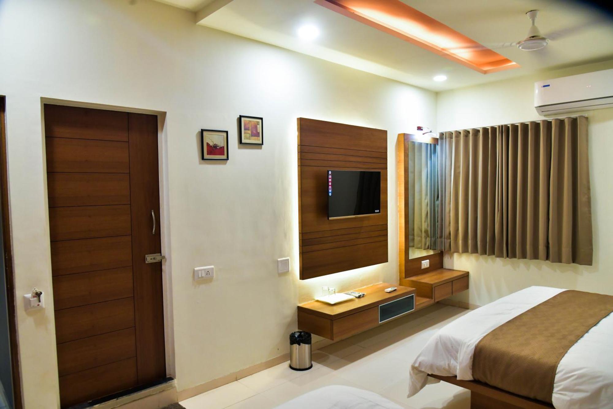 Hotel Ashooka Inn Gandhinagar Buitenkant foto