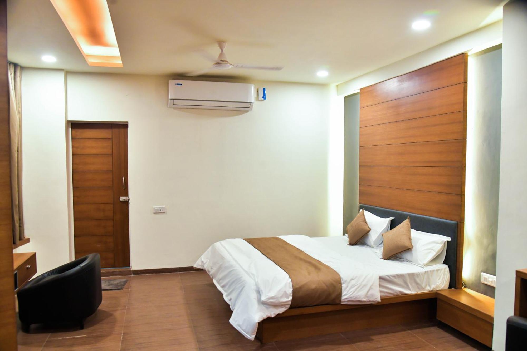 Hotel Ashooka Inn Gandhinagar Buitenkant foto