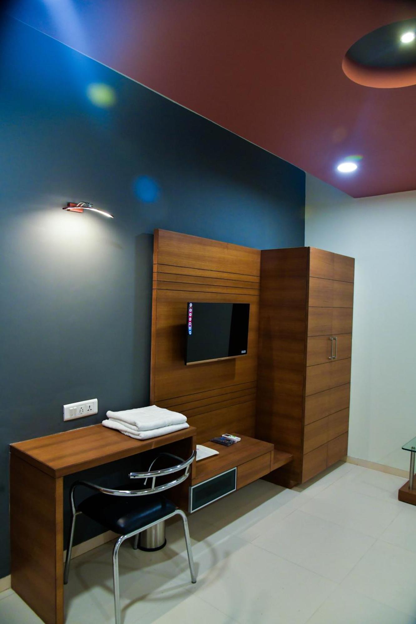 Hotel Ashooka Inn Gandhinagar Buitenkant foto
