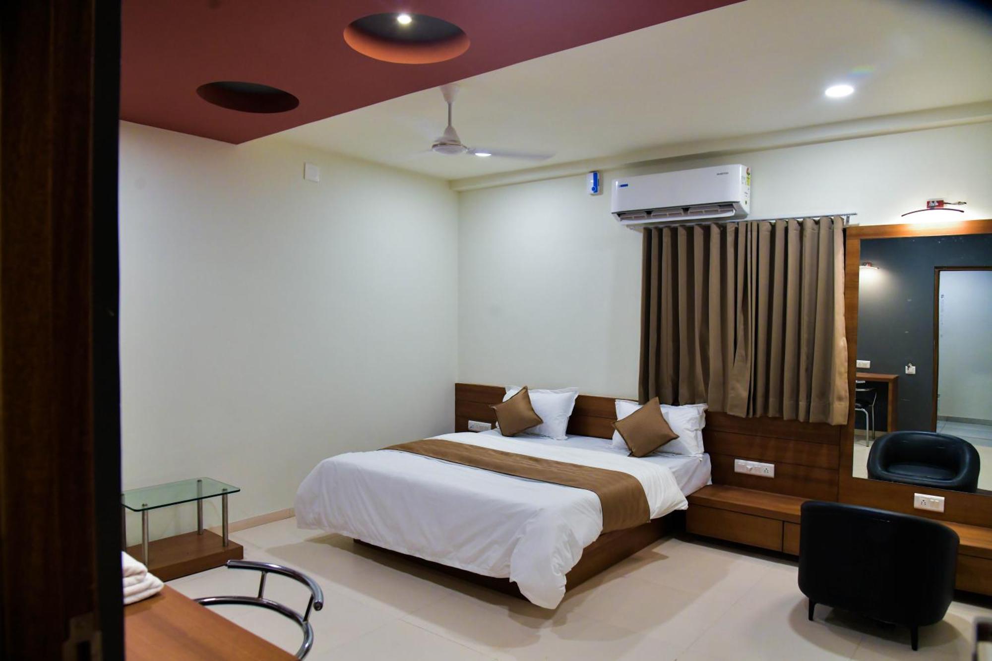 Hotel Ashooka Inn Gandhinagar Buitenkant foto