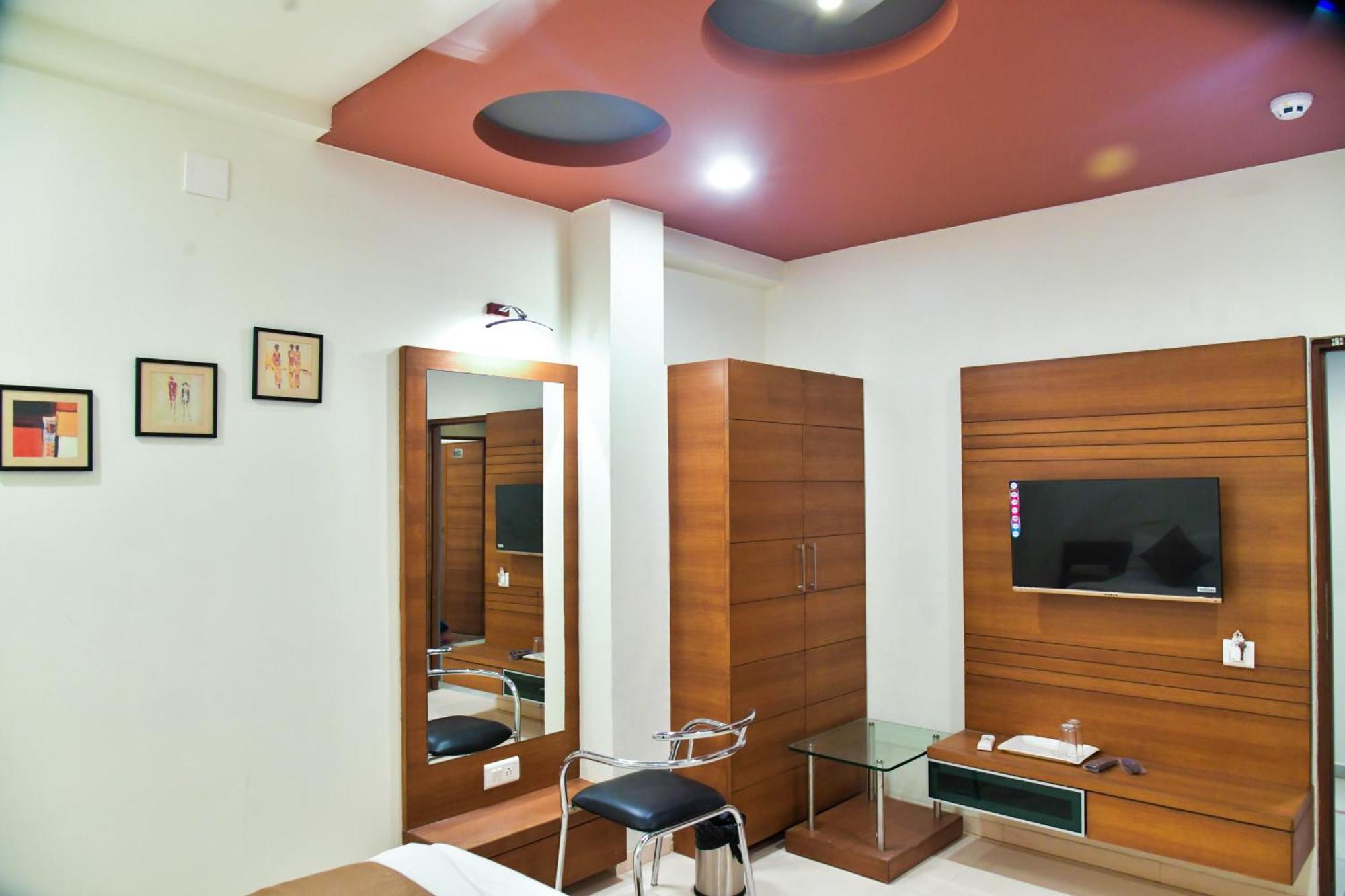 Hotel Ashooka Inn Gandhinagar Buitenkant foto