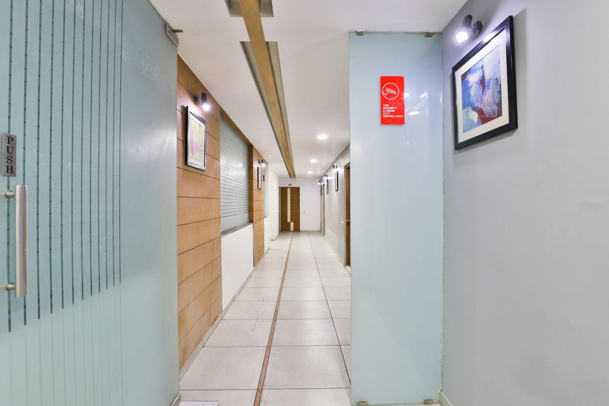 Hotel Ashooka Inn Gandhinagar Buitenkant foto