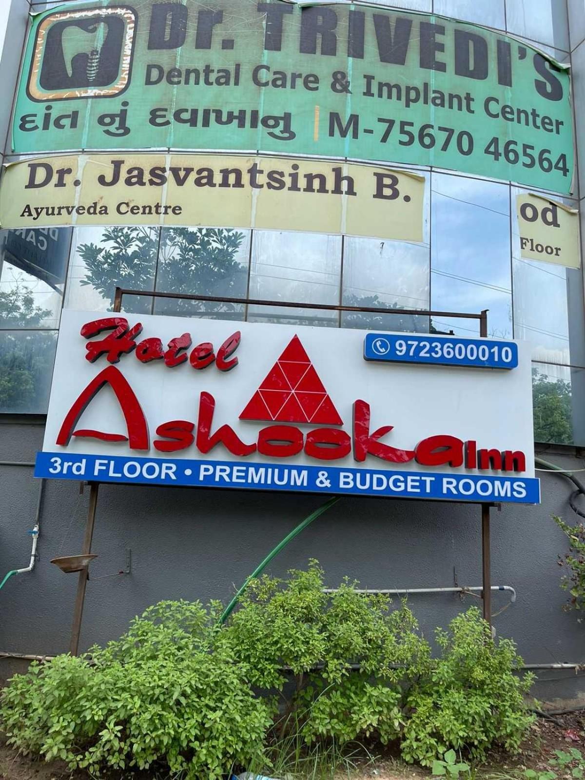 Hotel Ashooka Inn Gandhinagar Buitenkant foto