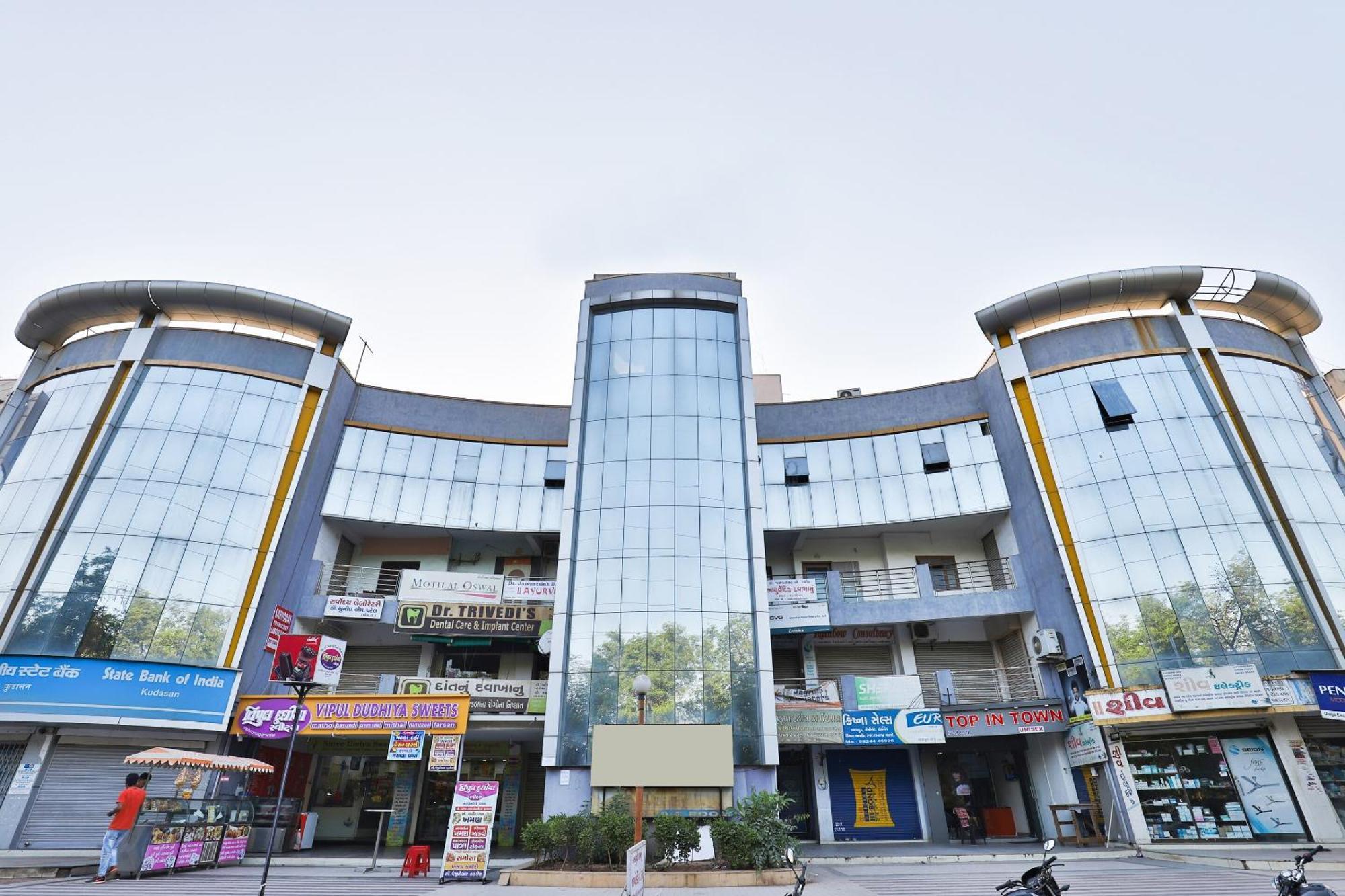 Hotel Ashooka Inn Gandhinagar Buitenkant foto